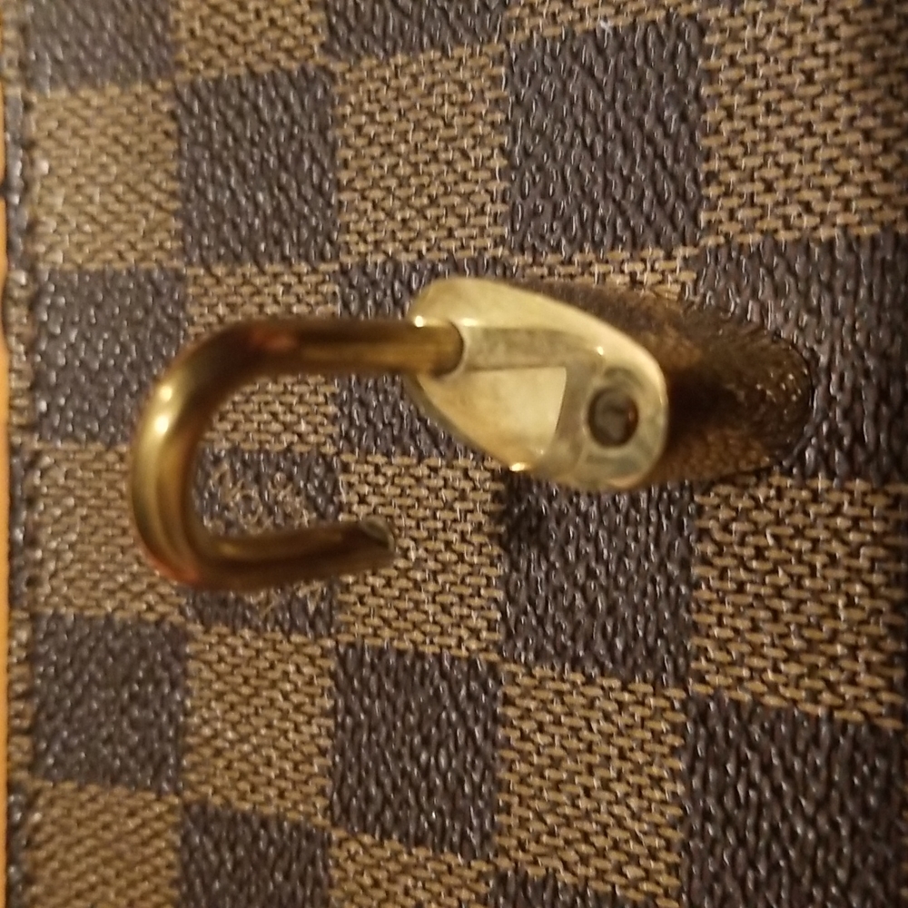 SOLD - 🔐 Louis Vuitton Padlock & Key Set - Picture 5 of 10